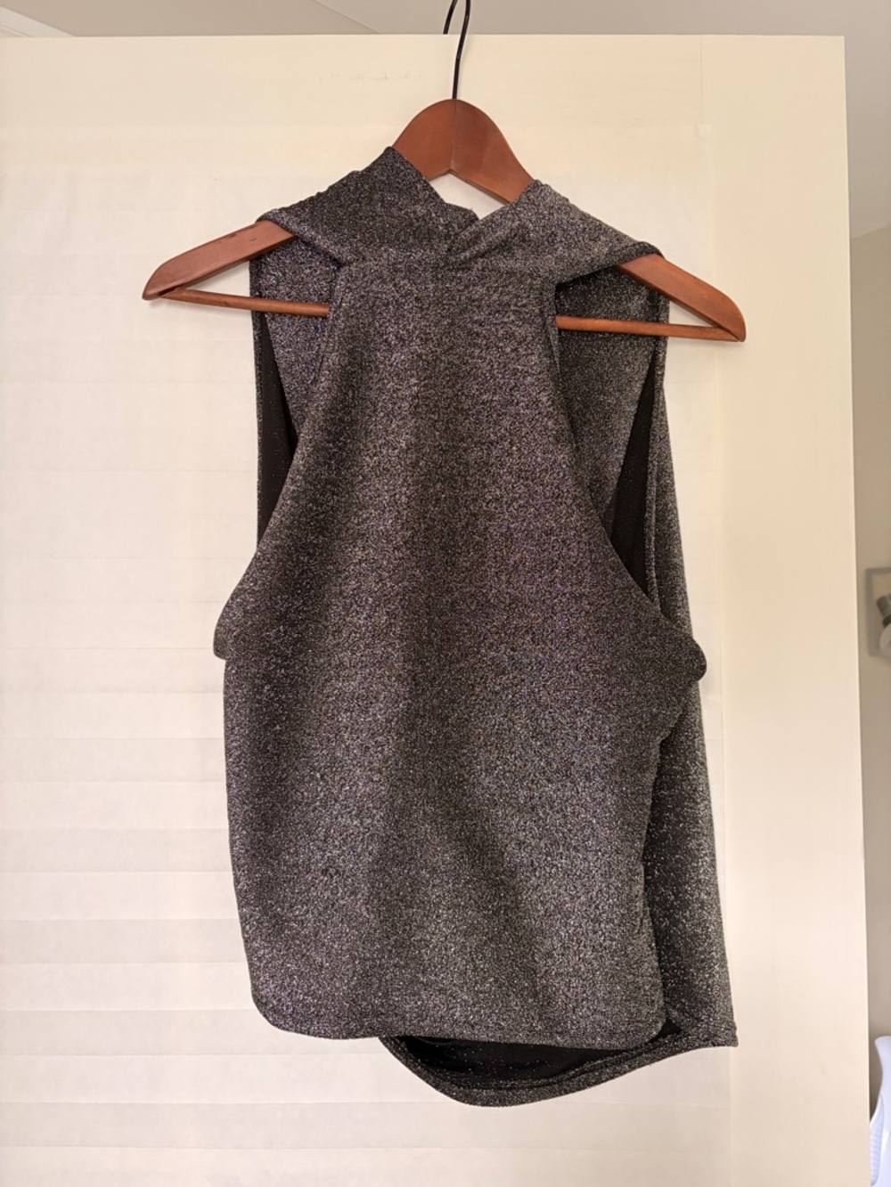Iz Naiz Metallic Silver Draped Sleeveless Top - Picture 5 of 7